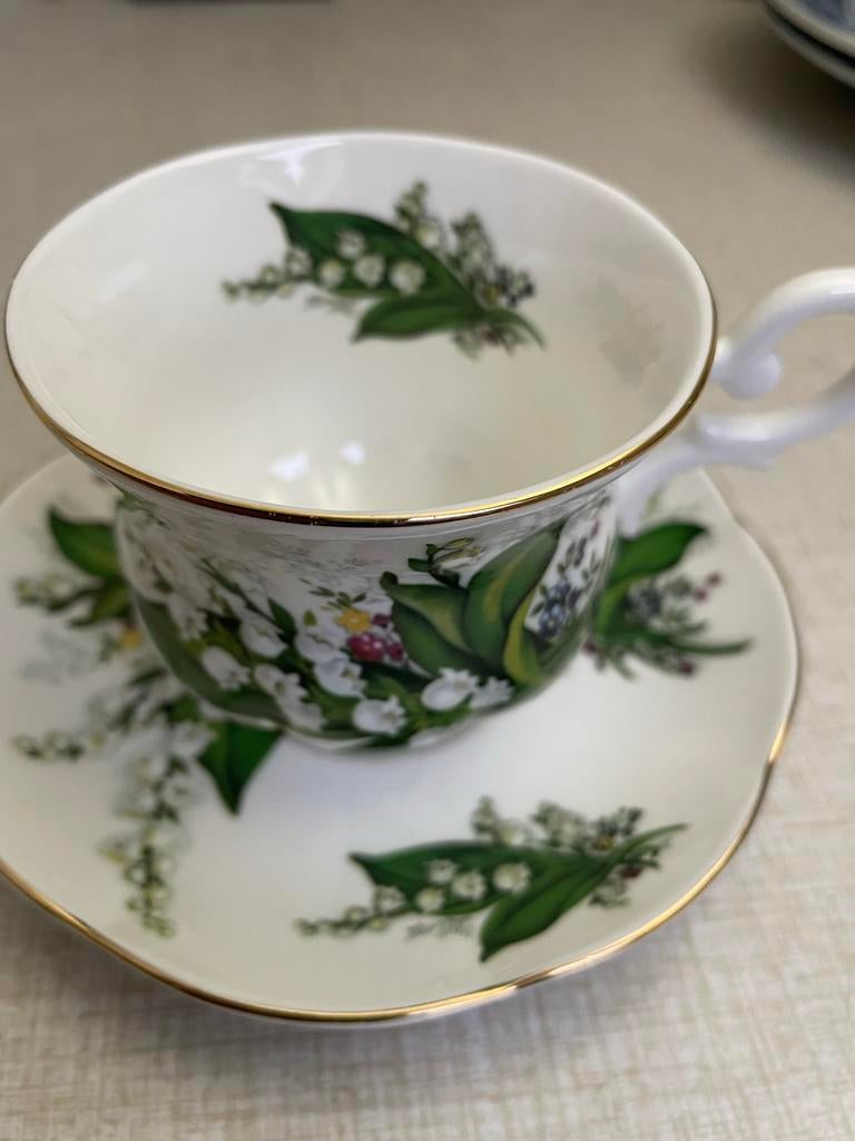 St.James porseleinen koffiekopje en schotel Bone China, Ophalen of Verzenden, Zo goed als nieuw, Overige stijlen, Kop(pen) en/of Schotel(s)
