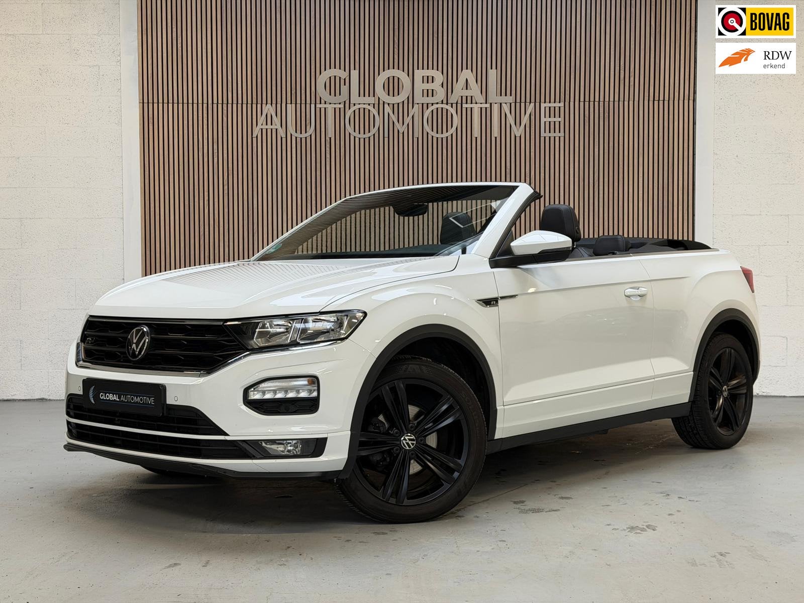Volkswagen T-Roc Cabrio 1.5 TSI R-Line - AUTOMAAT - NAVIGATI, Auto's, Euro 6, 4 cilinders, Alcantara, Wit