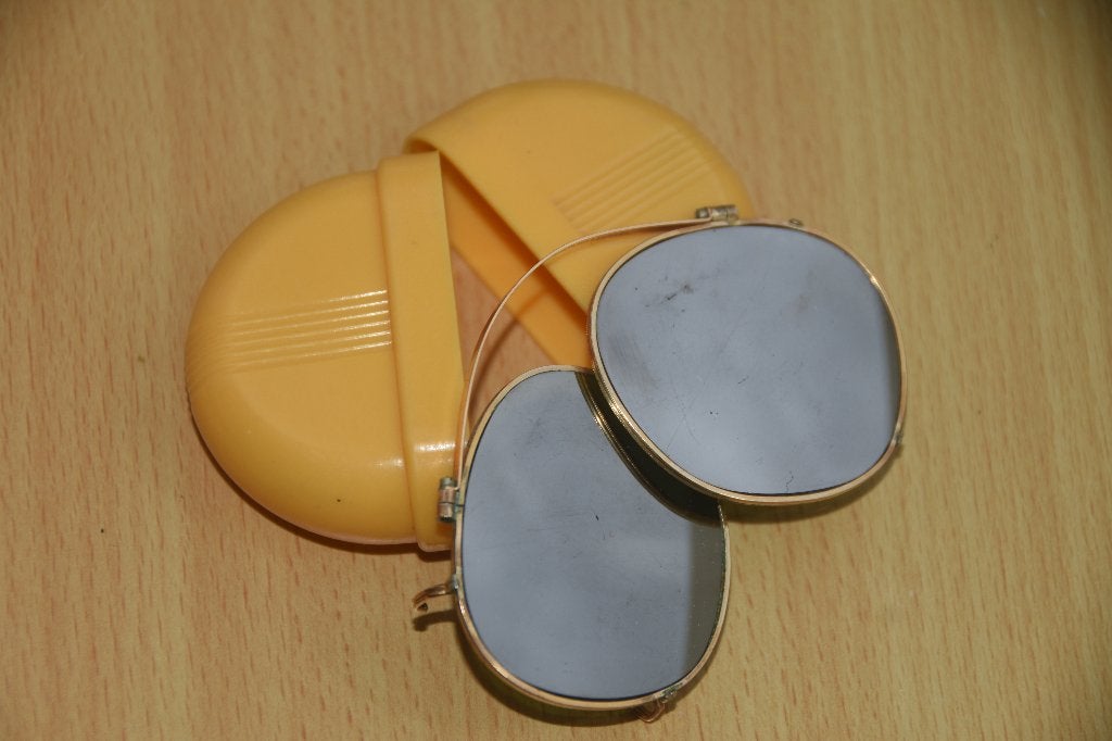 Retro Clip on Voorzet Zonnebril + spiegelglazen in koker, Verzenden