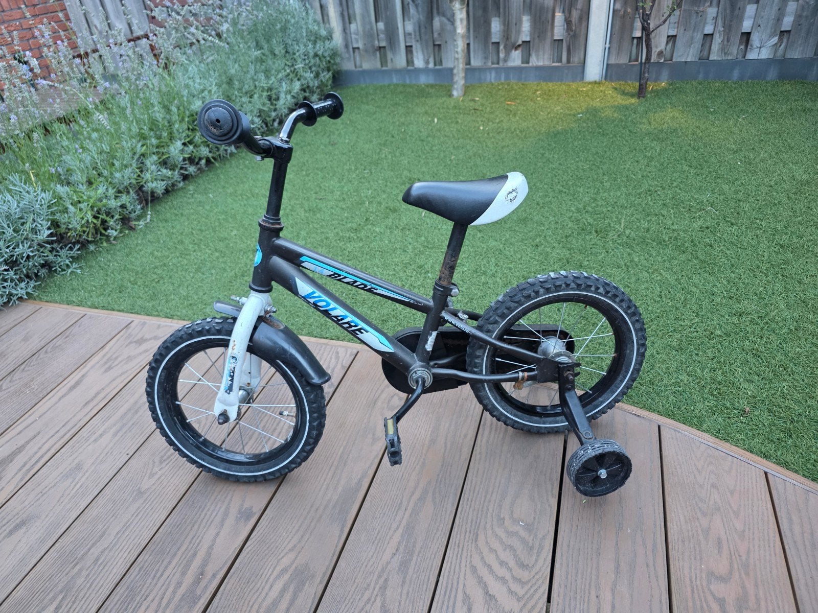 Volare kinderfiets 14inch met zijwieltjes - Gebruikt maar go, Fietsen en Brommers, Ophalen, Terugtraprem, Zijwieltjes, Gebruikt