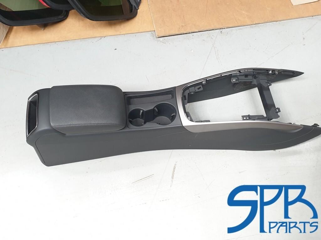 A4 B8 8K Middenconsole Zwart leder ARMLEUNING 230V OMVORMER, Auto-onderdelen, Interieur en Bekleding, Audi, Gebruikt, Ophalen of Verzenden