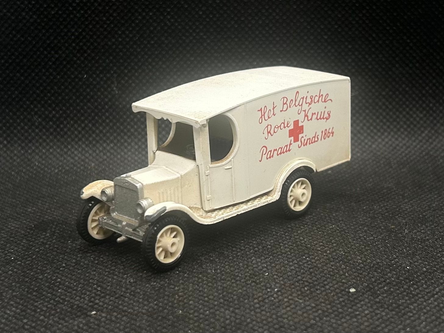 Efsi Ford Model T Belgische Rode Kruis, Hobby en Vrije tijd, Modelauto's | Overige schalen, Verzenden, Zo goed als nieuw, Auto