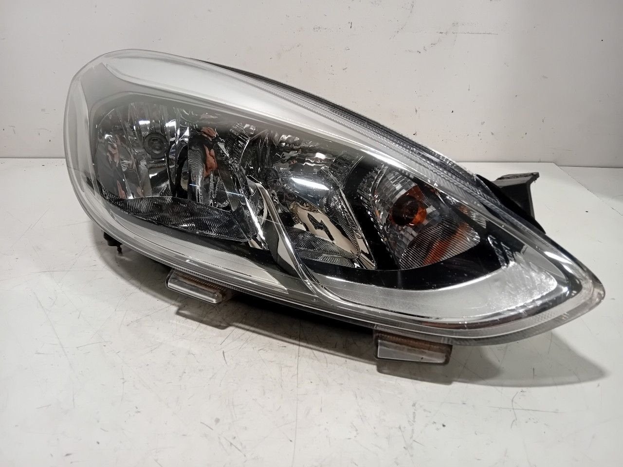 Koplamp rechts Ford Fiesta, Onderdelen@venauto.nl, Van der Ven Autorecycling B.V., Gebruikt, Ettenseweg 76, 4706 PB Roosendaal, The Netherlands
