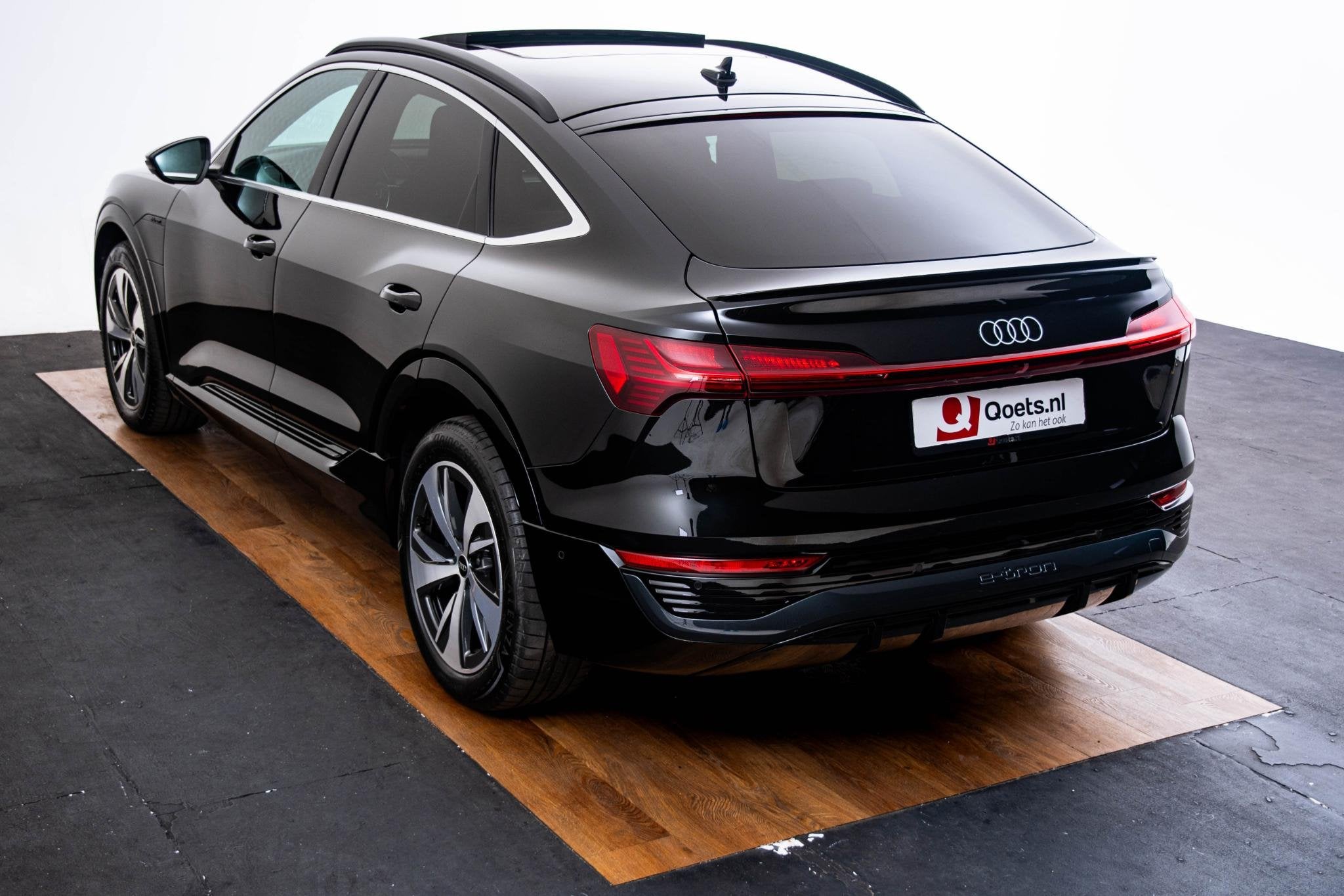Audi Q8 Sportback e-tron 55 quattro S Edition 115 kWh Panora, Auto's, Audi, Automaat, Huisgarantie, Met garantie (alle), Leder