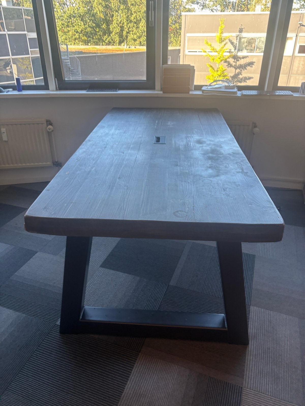Grote werktafel 200x100 cm met kabeluitsparing en zware pote, Ophalen, Gebruikt, 100 tot 150 cm, Rechthoekig