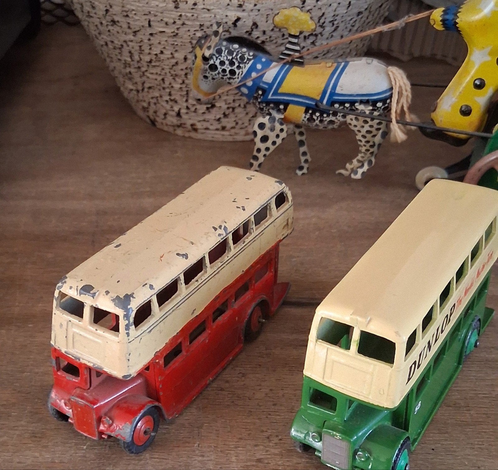 2x Dinky Toys Meccano dubbeldekkerbus, Ophalen