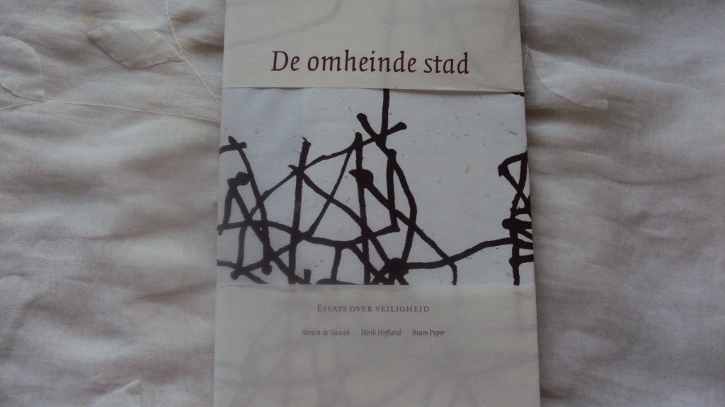 De omheinde stad. Essays over veiligheid, Ophalen of Verzenden, Zo goed als nieuw, Bram Peper, e.a.