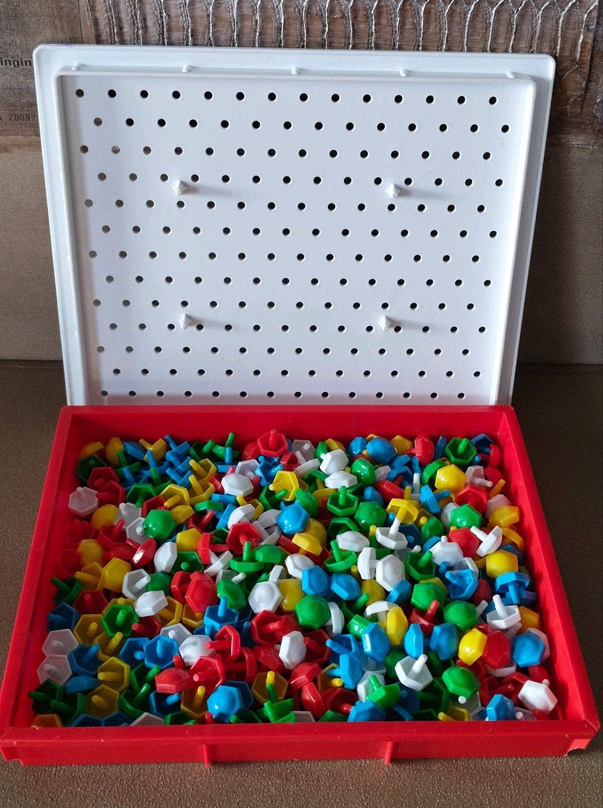 Steek mozaïek spel met veel gekleurde pionnen, Verzenden, Gebruikt, Knutselen