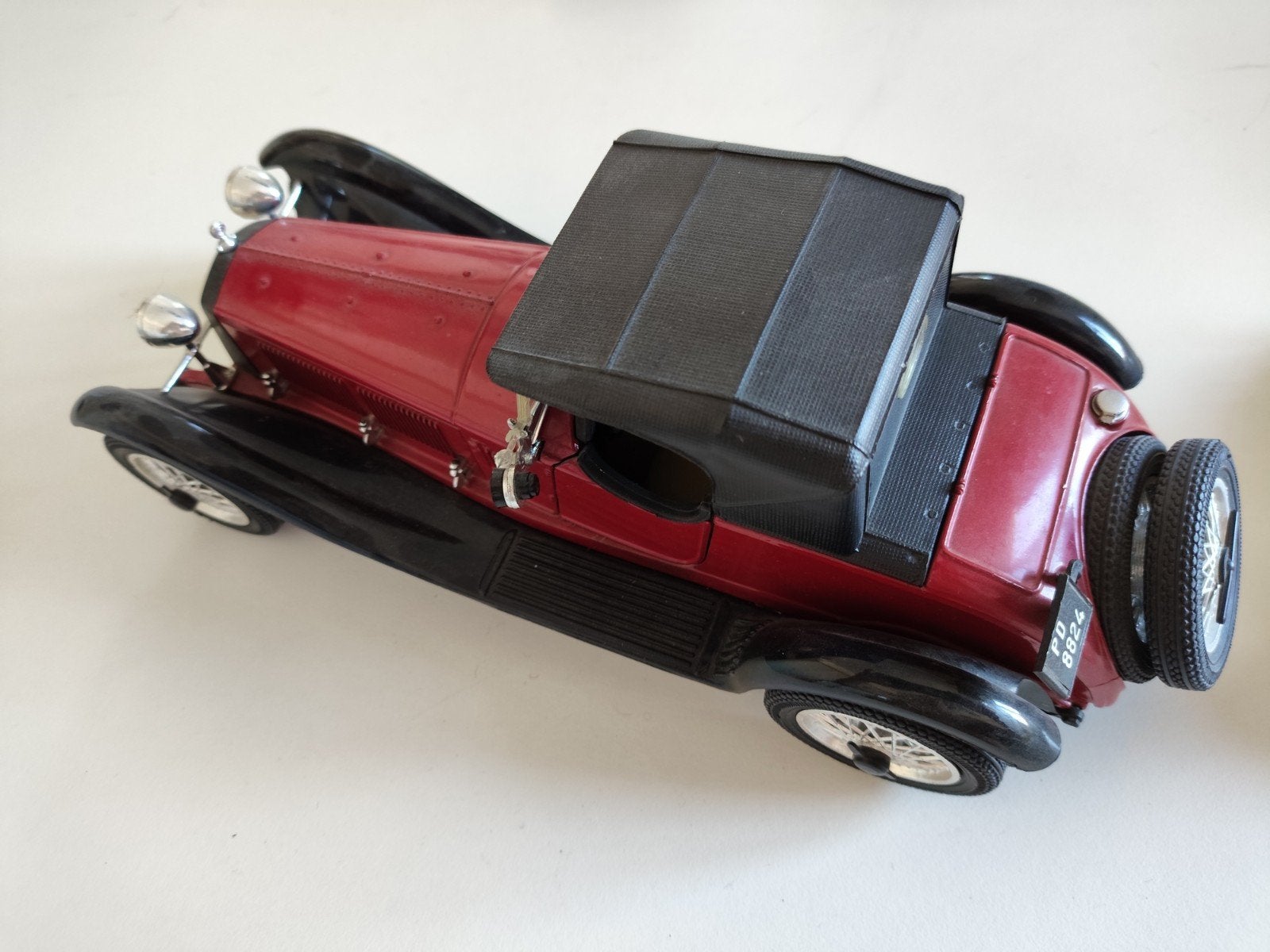 Gedetailleerd model van een klassieke Alfa Romeo auto, Ophalen of Verzenden