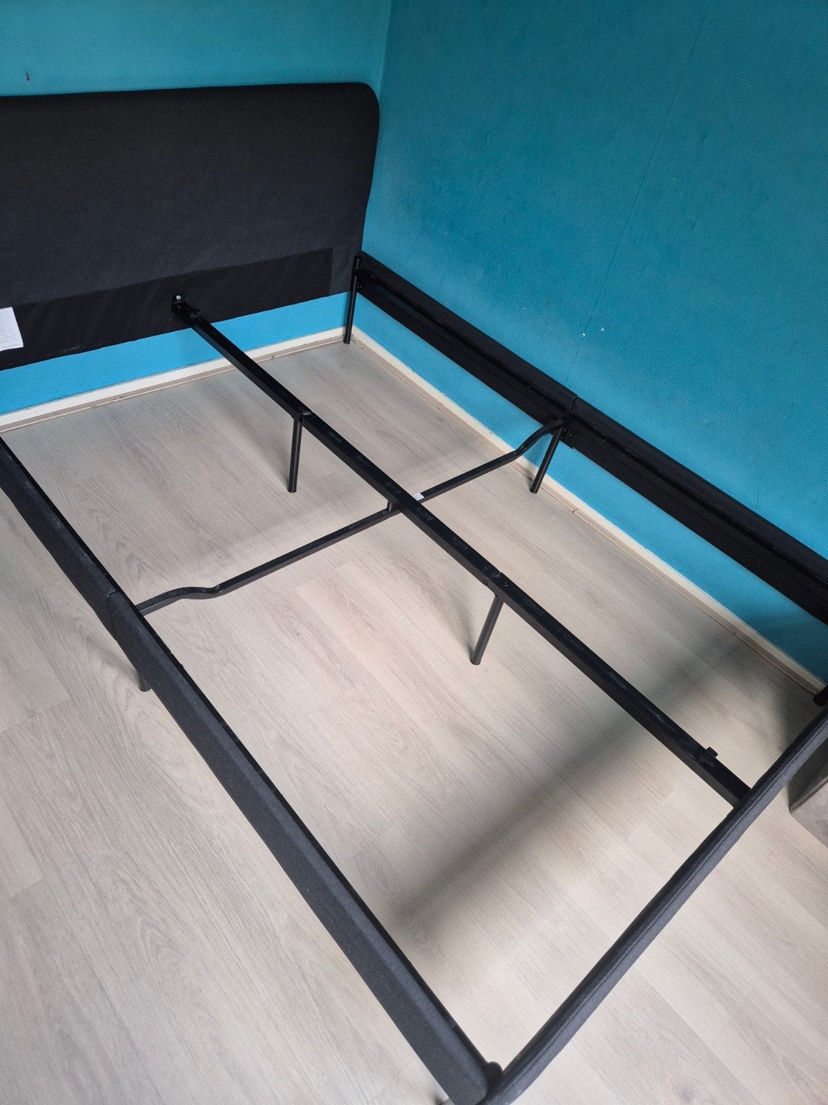 IKEA SLATTUM Gestoffeerd bed 140x200 cm - Donkergrijs, Ophalen, Tweepersoons, 140 cm, Zo goed als nieuw
