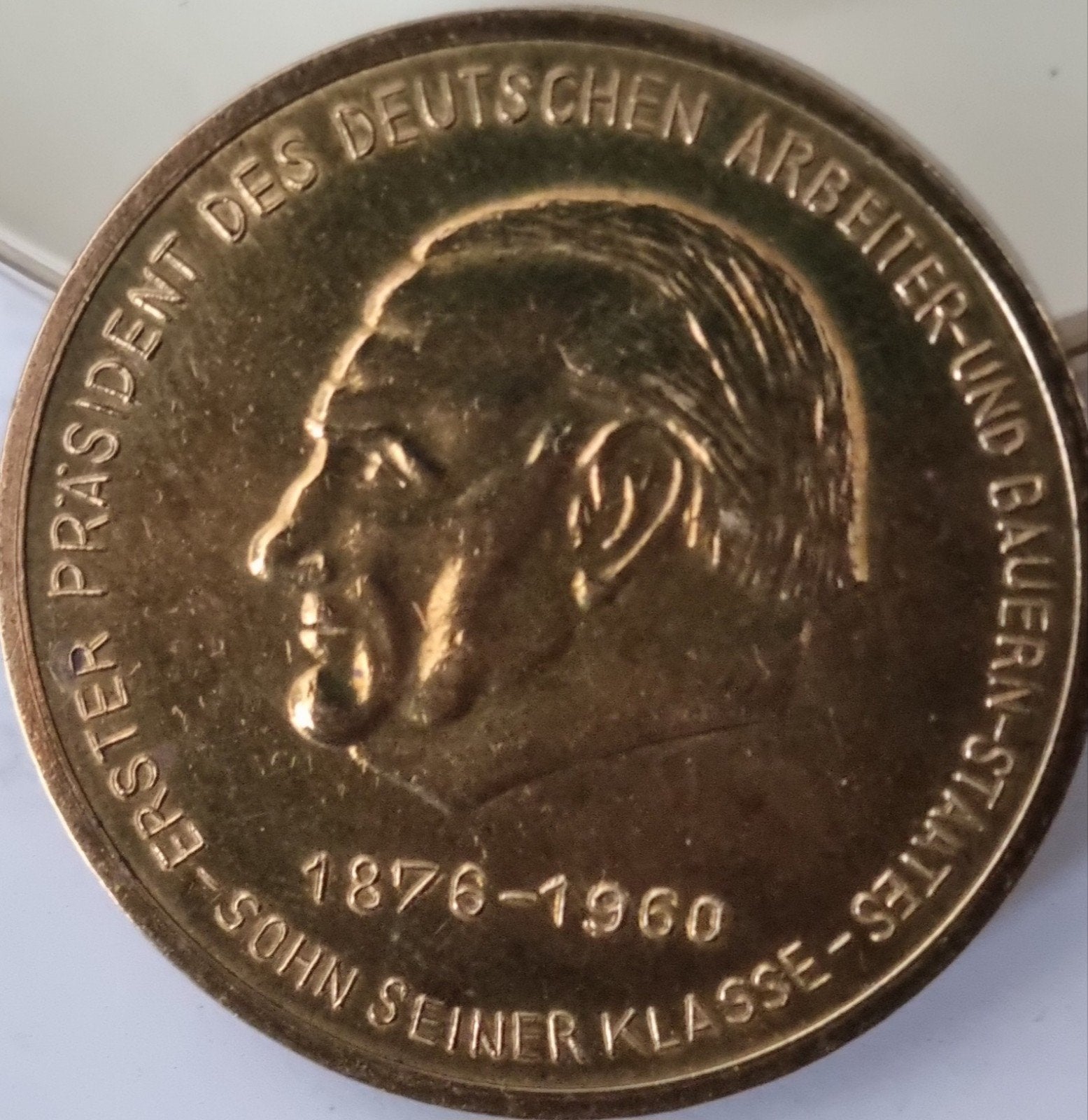 Gedenkmunt Wilhelm Pieck DDR - Eerste President, Postzegels en Munten, Verzenden, Overige materialen, Buitenland