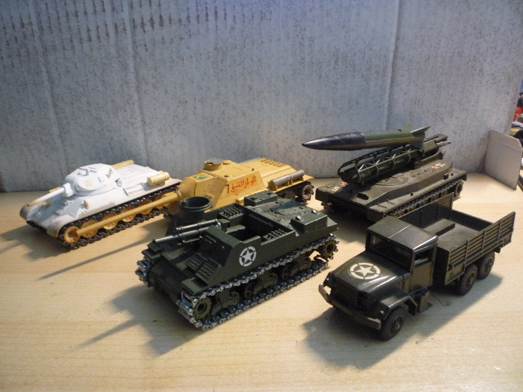 Diverse oude Legervoertuigen Tanks en Kaiser Jeep Solido, Ophalen of Verzenden, Zo goed als nieuw, Overige typen