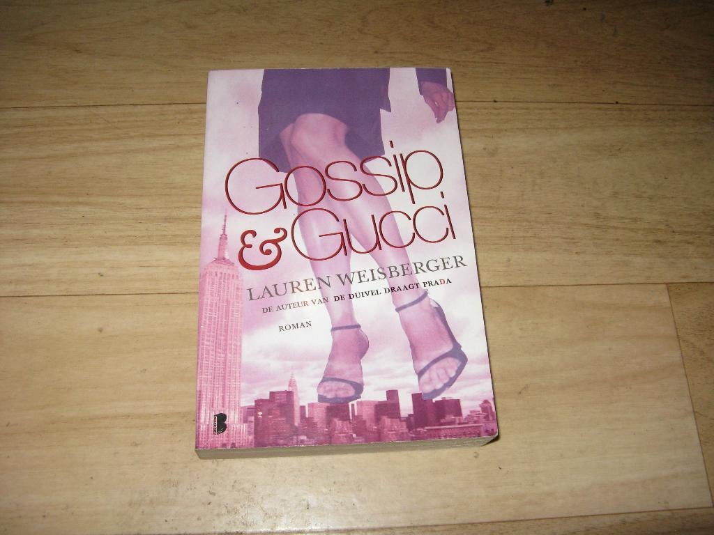 Lauren Weisberger - Gossip & Gucci (9185), Boeken, Ophalen of Verzenden, Gelezen