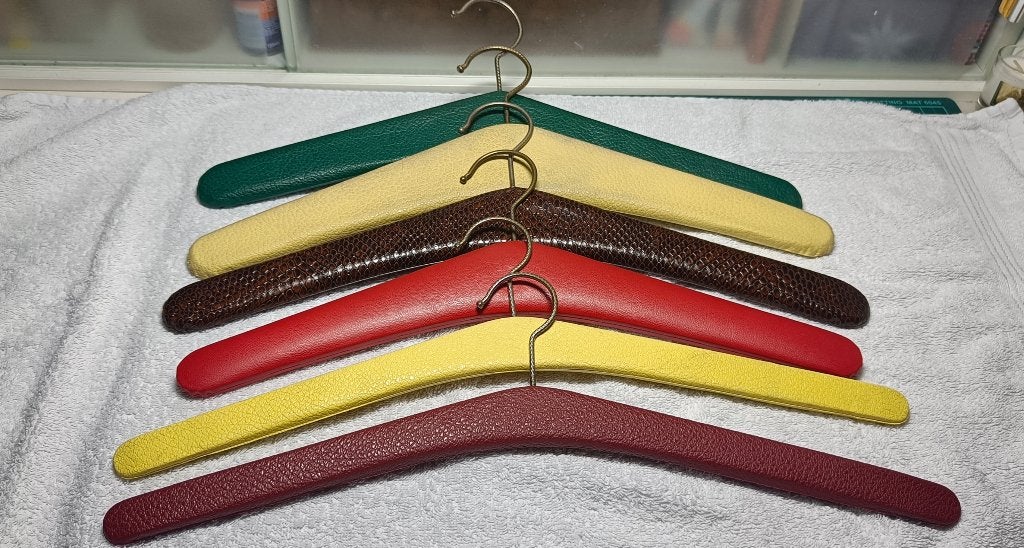 Set 2 : Vintage kledinghangers diverse, Ophalen of Verzenden, Gebruikt, Kunststof, Volwassenen