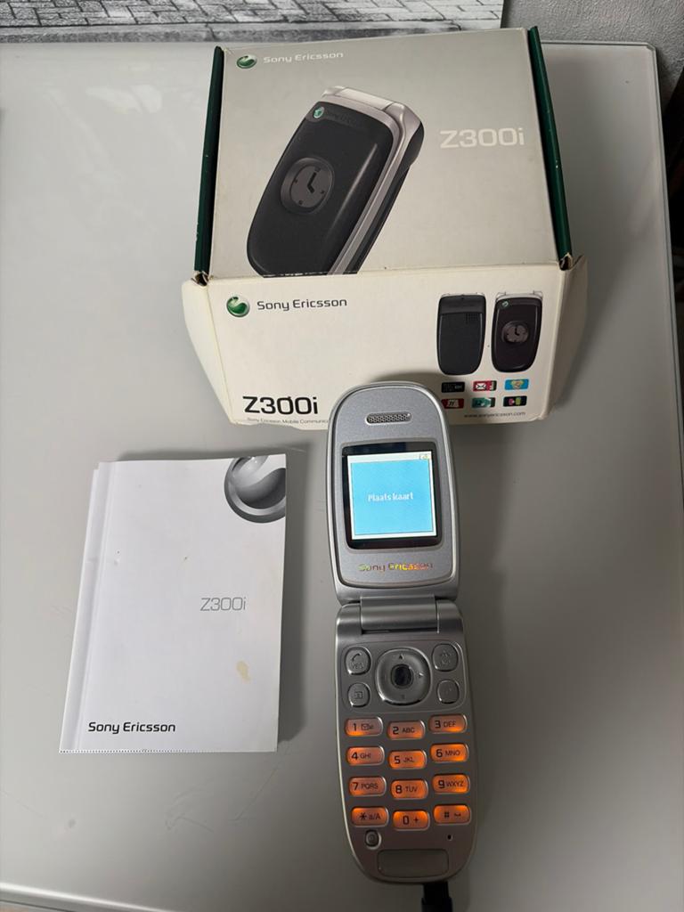 Sony Ericsson Z300i Klaptelefoon - Zo goed als nieuw, Telecommunicatie, Mobiele telefoons | Nokia, Ophalen of Verzenden, Zo goed als nieuw