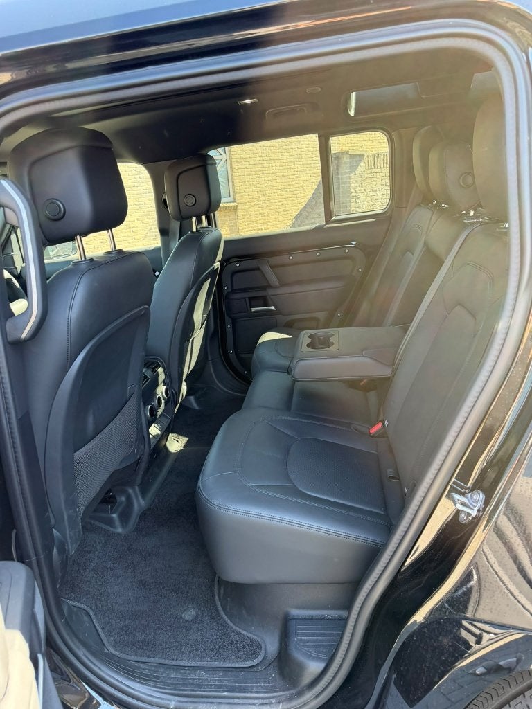 Foto 8 van Land Rover Defender P300e 300pk Phev AWD Aut 2025 Zwart
