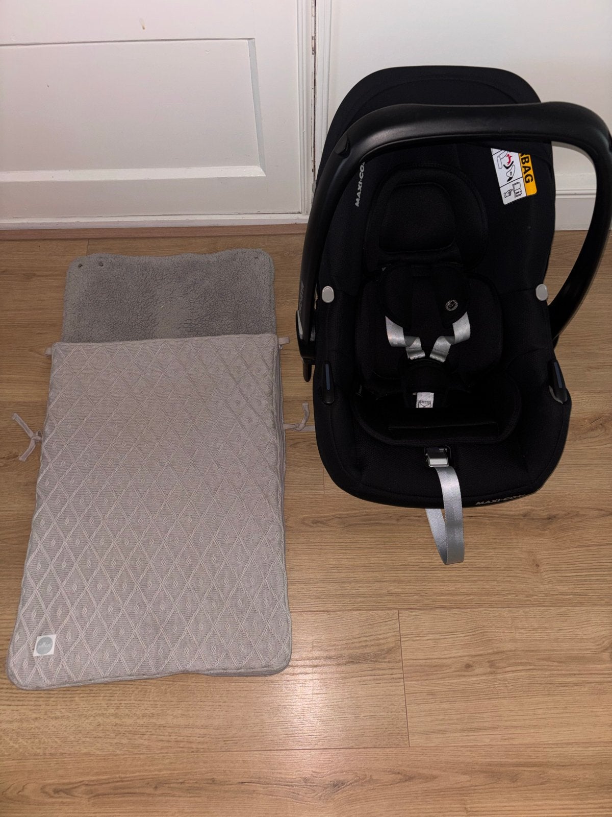 Maxi-Cosi Cabriofix met voetenzak en bijhorende Isofix, Ophalen, Gebruikt, Isofix, 0 t/m 13 kg