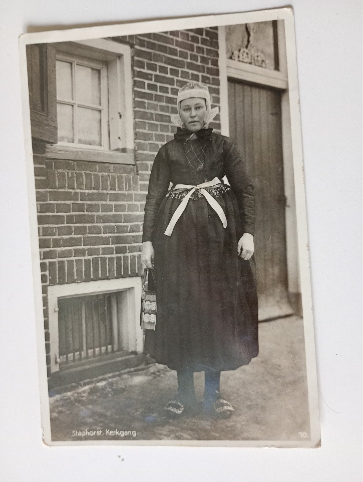 Staphorst Vrouw in Klederdracht 1935, Ophalen of Verzenden, 1920 tot 1940, Gelopen, Overijssel