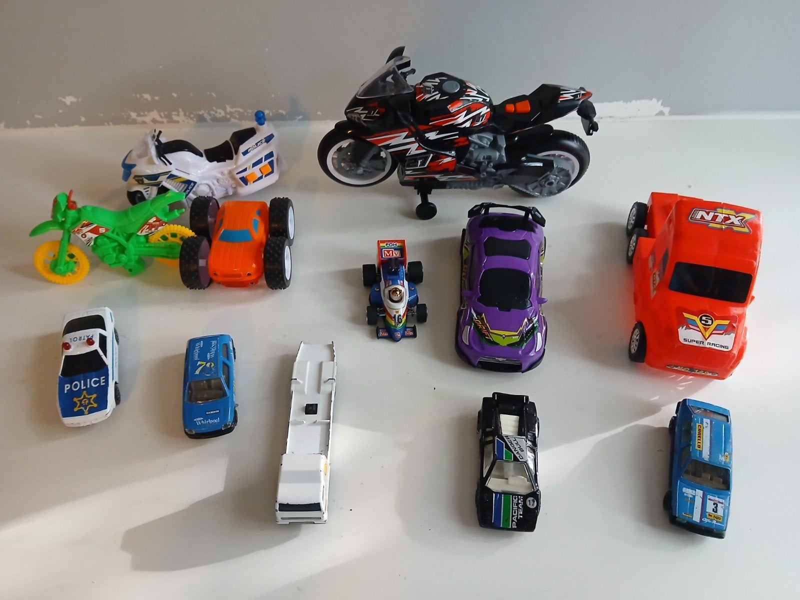 collectie speelgoedauto's en motoren, Ophalen of Verzenden, Zo goed als nieuw
