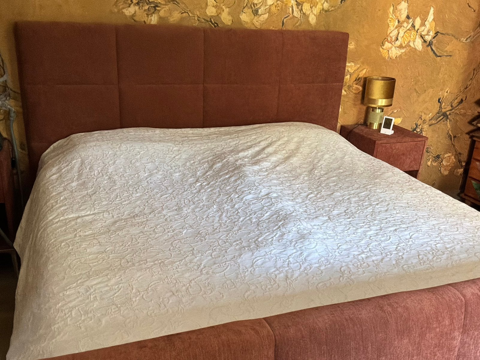 Prachtig mooi wit sprei met opgenaaid patroon 240 x 220, Huis en Inrichting, Slaapkamer | Beddengoed, Wit, Katoen, Tweepersoons