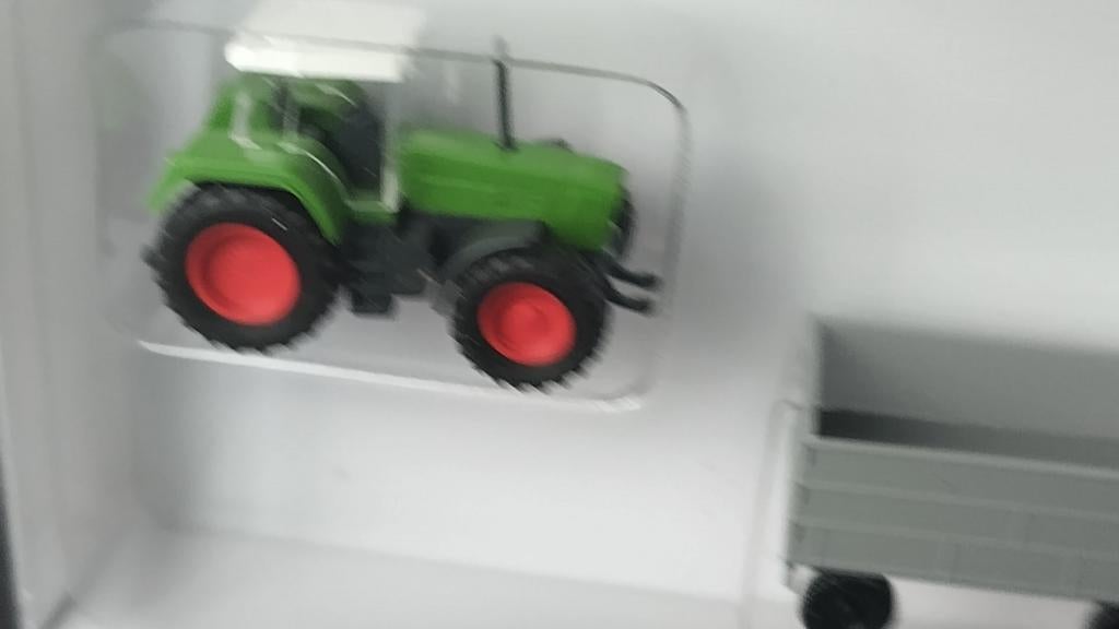 Fendt Favorit met grijze aanhanger 1:160 N Spoor Wiking Pol, Tractor of Landbouw, Ophalen of Verzenden, Wiking@wiking.de, Unter den Eichen 8 Berlin Germany