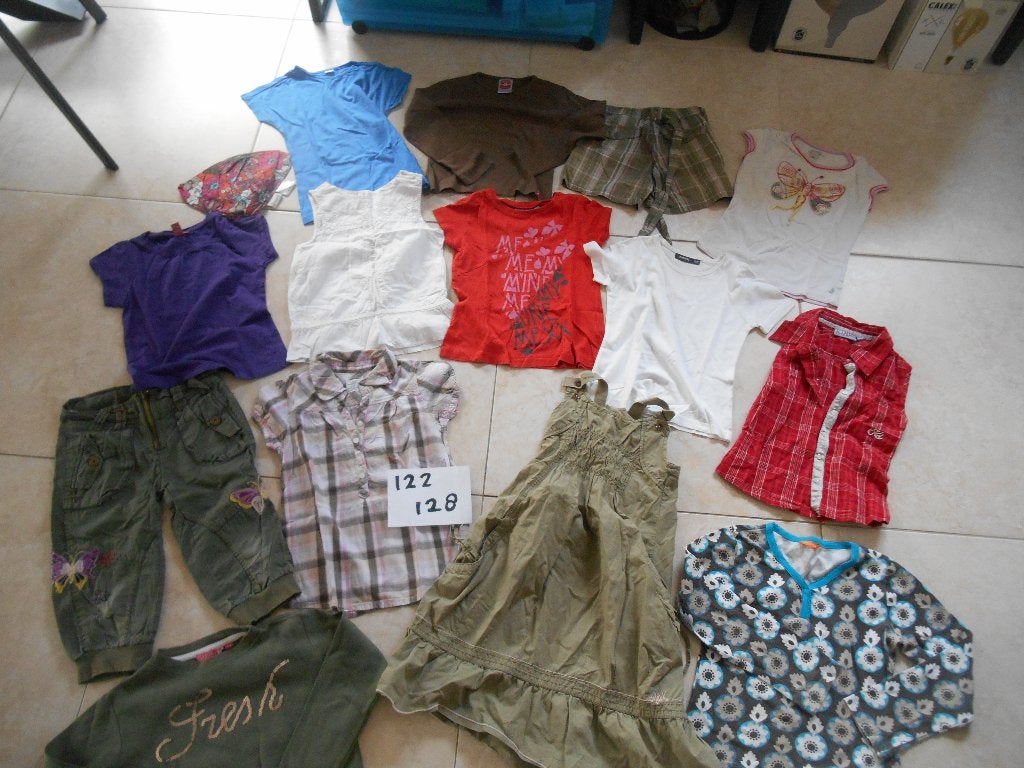Meisjes kledingpakket Veel merk. 122/128 Bijna gratis, Jongen of Meisje, Ophalen of Verzenden, Zo goed als nieuw, Shirt of Longsleeve