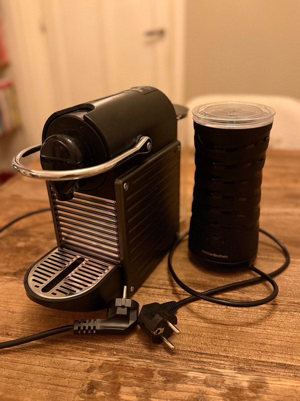 Krups Nespresso XN304T + Melkopschuimer KitchenBrothers, Witgoed en Apparatuur, Ophalen, Gebruikt, Espresso apparaat, 1 kopje