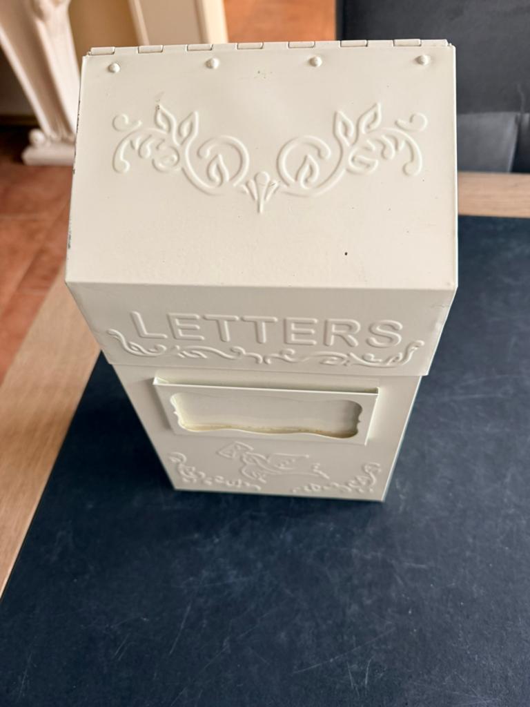 Leuke metalen brieven ,kleine pakjes bus, Huis en Inrichting, Ophalen of Verzenden, Zo goed als nieuw, 50 tot 100 cm, Minder dan 50 cm