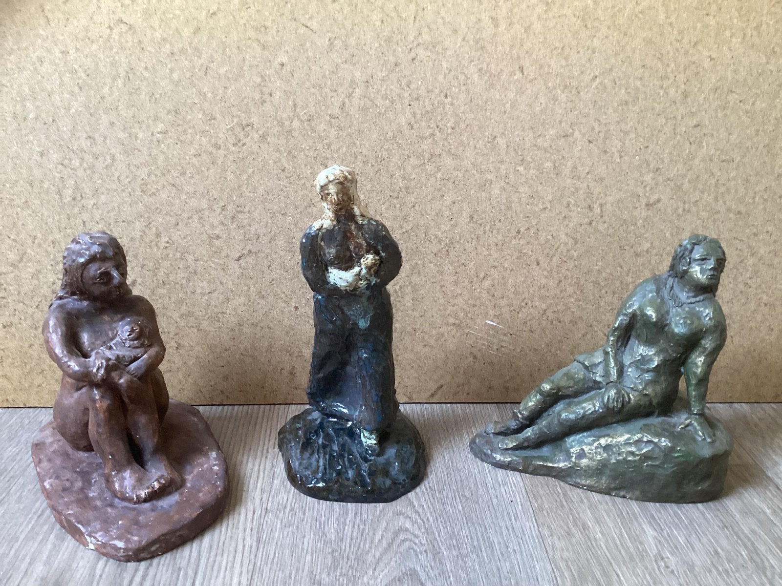 Vrouw met baby van keramiek, Ophalen