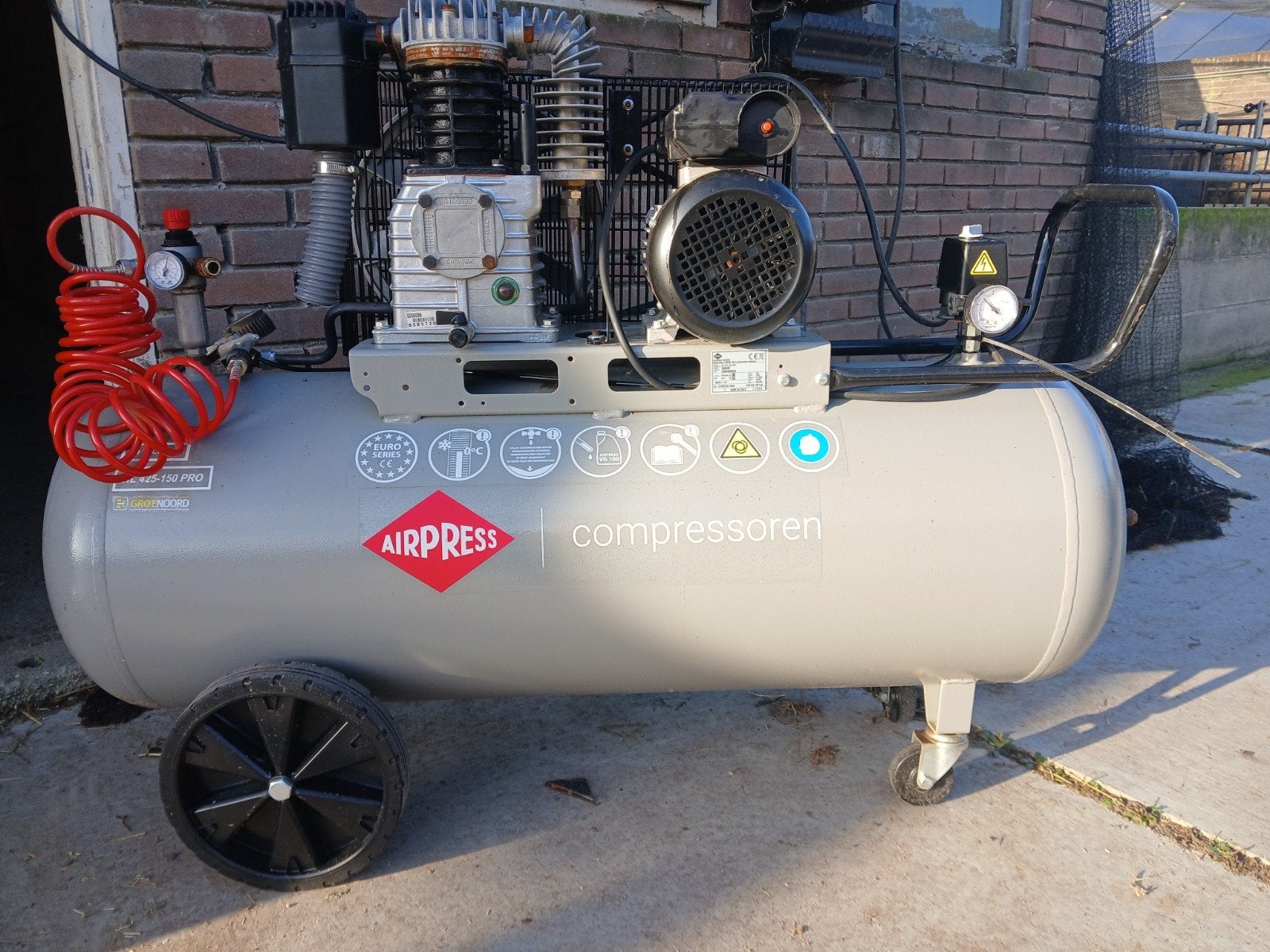 Airpress HL 425-150 PRO Compressor - Zo goed als nieuw, Doe-het-zelf en Verbouw, 100 liter of meer, Ophalen, Zo goed als nieuw