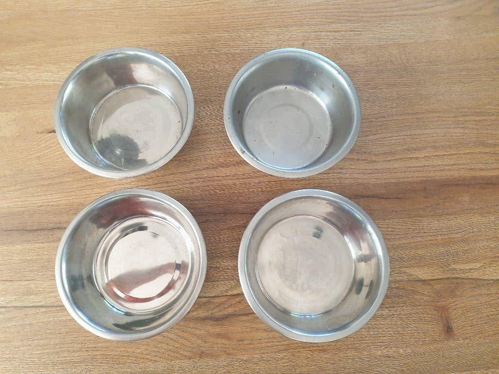Vier voerbakken voor een hond - diameter 20 cm, Dieren en Toebehoren, Ophalen, Zo goed als nieuw