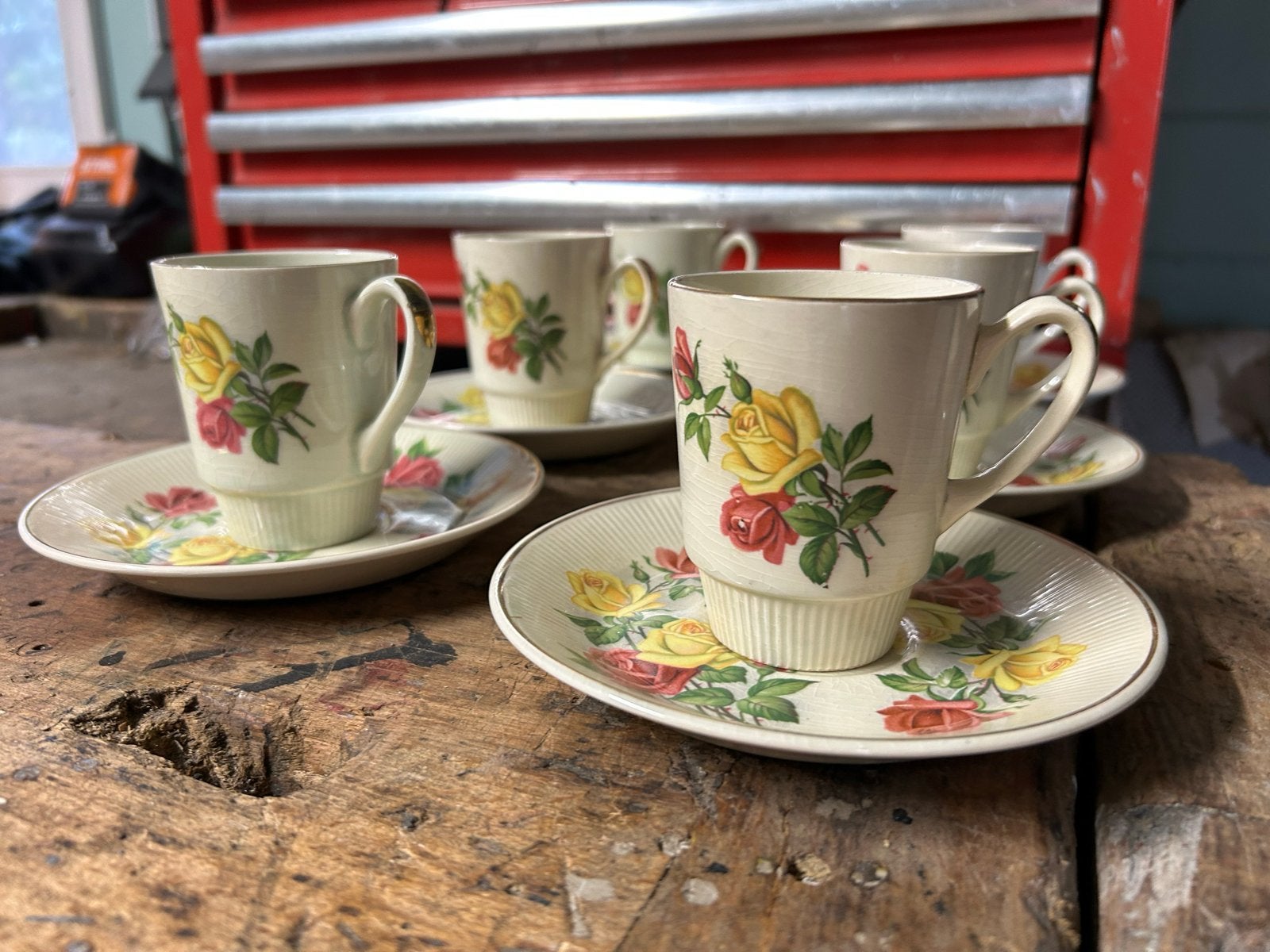 Vintage KWTA theekopjes en schotels met rozenmotief, Ophalen of Verzenden, Zo goed als nieuw, Gebruiksvoorwerp