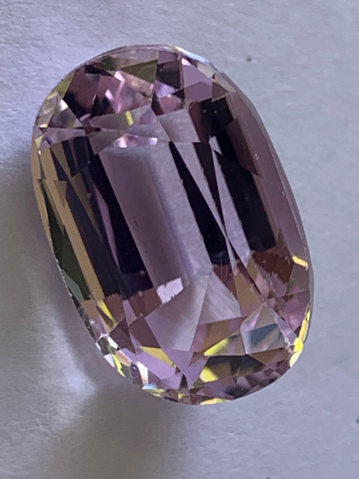 Orachtige kunzite edelsteen 16,39 crt met certificaat, Ophalen of Verzenden, Zo goed als nieuw