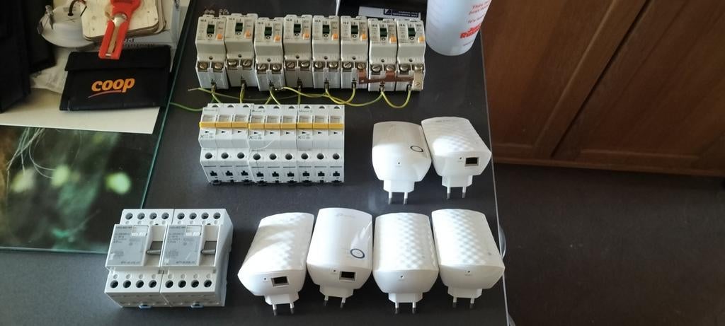 Holec b16 aardlek automaten wifi extenders aardlekschakelaar, Ophalen of Verzenden, Overige typen