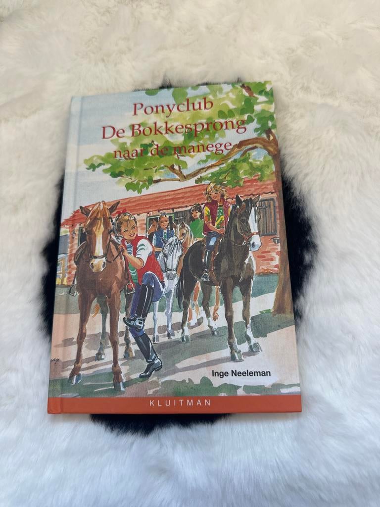 Ponyclub De Bokkesprong: Naar de manege - Inge Neeleman, Boeken, Ophalen of Verzenden, Gelezen, Fictie