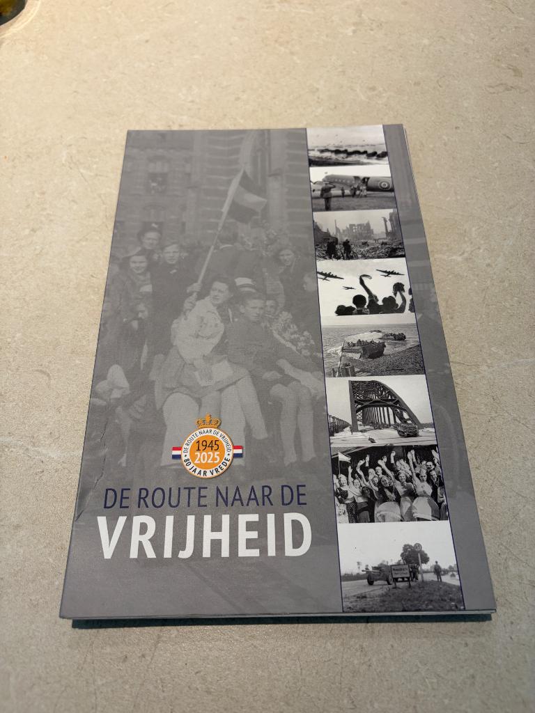 Herdenkingsmunten Market Garden en Nederland bevrijd, Ophalen of Verzenden, Koningin Beatrix, Overige waardes, Setje