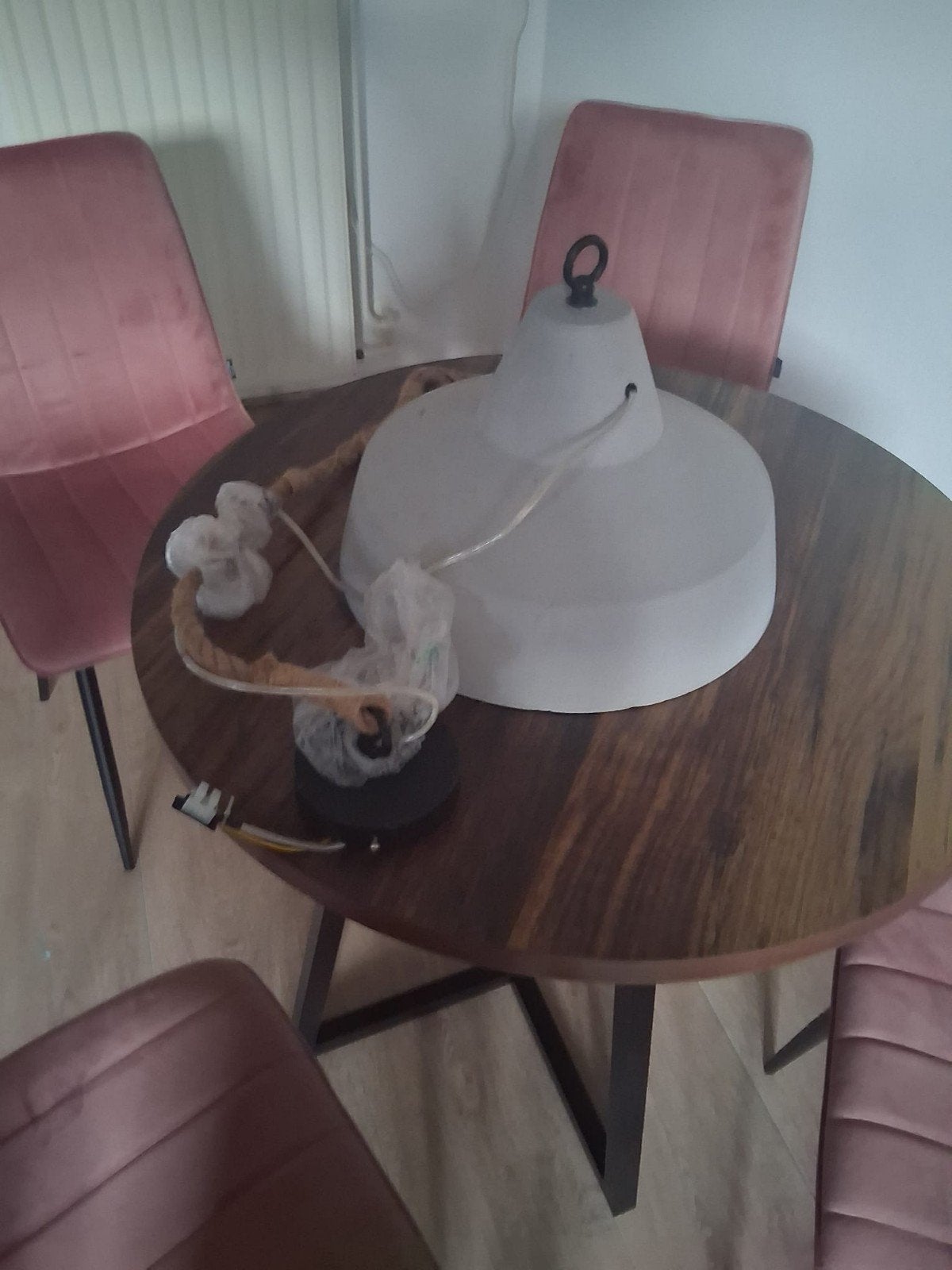 stoere hanglamp van beton, Ophalen