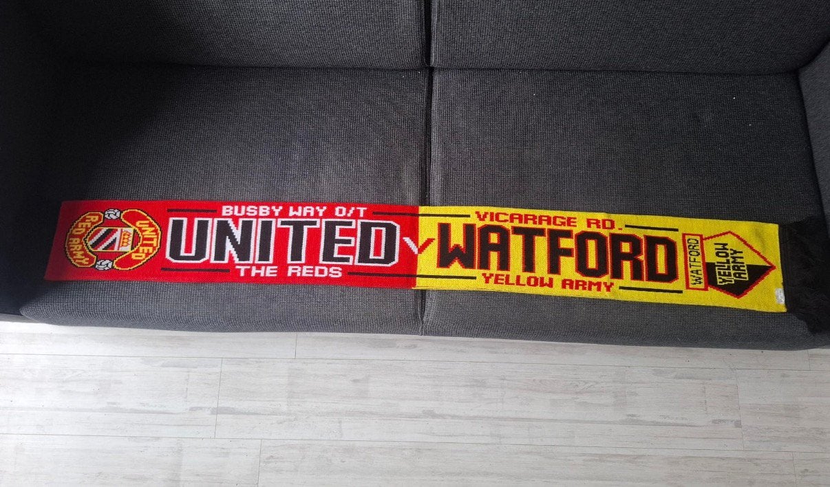 Manchester United Watford sjaal, Verzamelen, Ophalen of Verzenden, Zo goed als nieuw, Buitenlandse clubs, Vaantje of Sjaal
