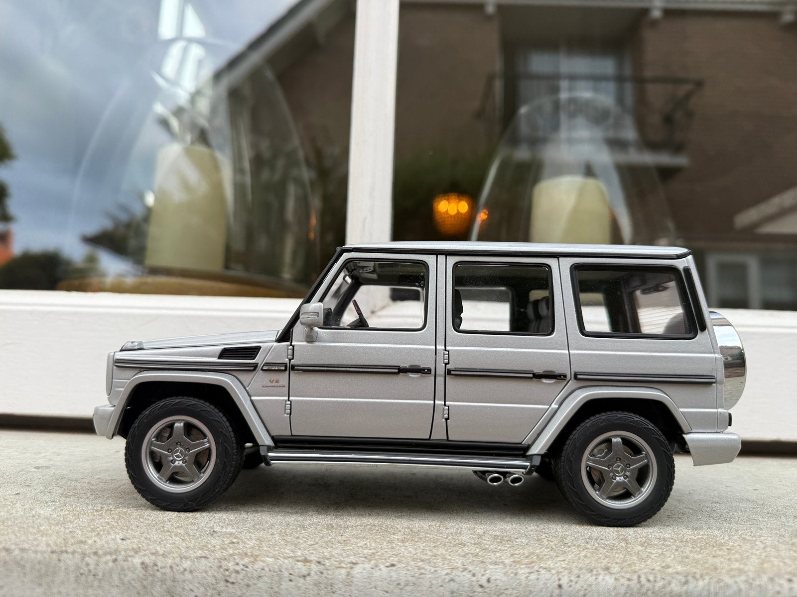 1:18 Mercedes G-Klasse G55 AMG zilver 2009 Autoart 76247, Hobby en Vrije tijd, Modelauto's | 1:18, Auto, Autoart, Ophalen of Verzenden