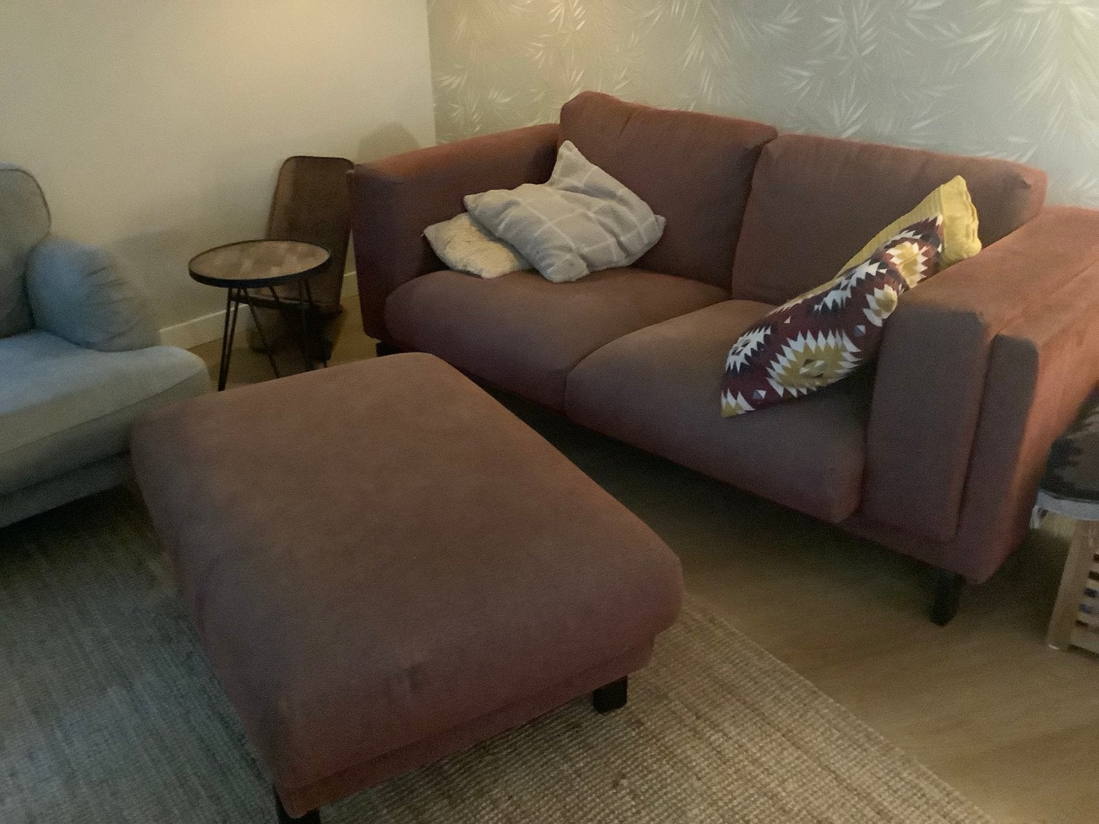 IKEA 2-zits bank met hocker in Bordeaux rood, Huis en Inrichting, Ophalen, Gebruikt, 150 tot 200 cm, Tweepersoons