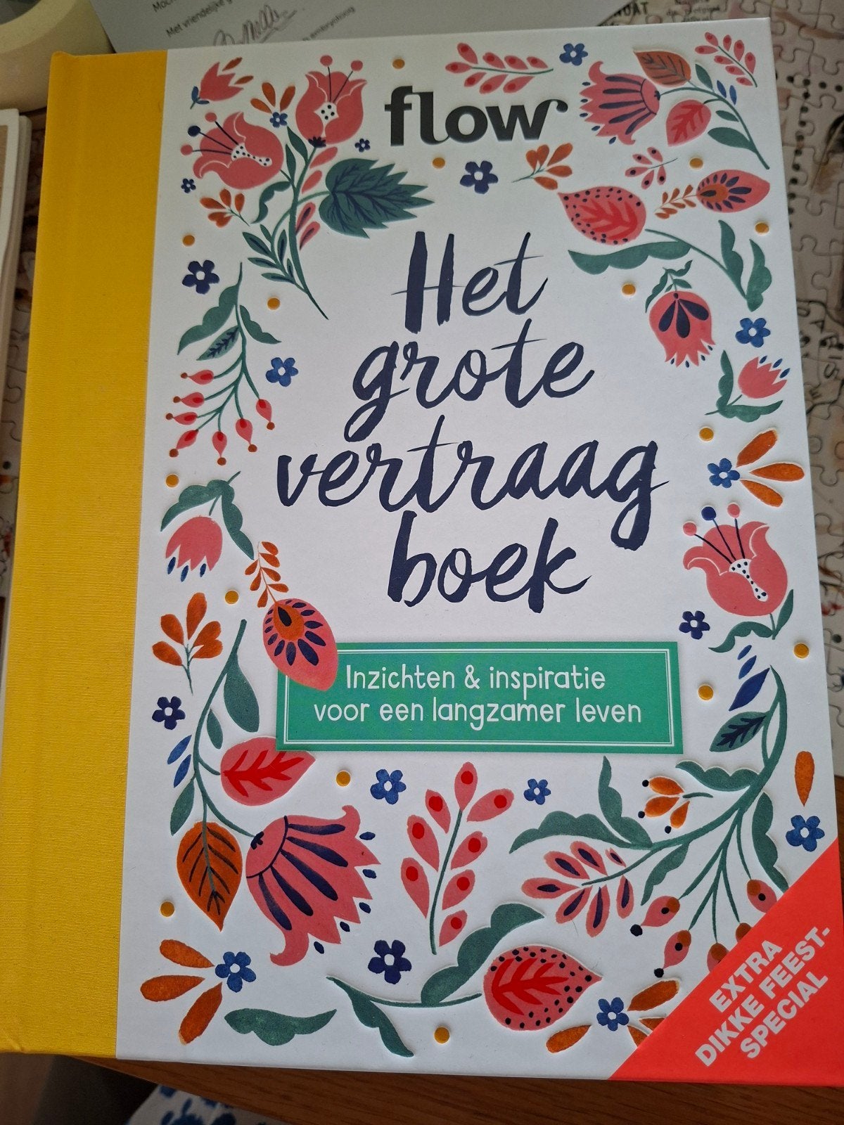 Flow Het Grote Vertraagboek - Inzichten & Inspiratie, Ophalen of Verzenden, Zo goed als nieuw, Flow Magazine
