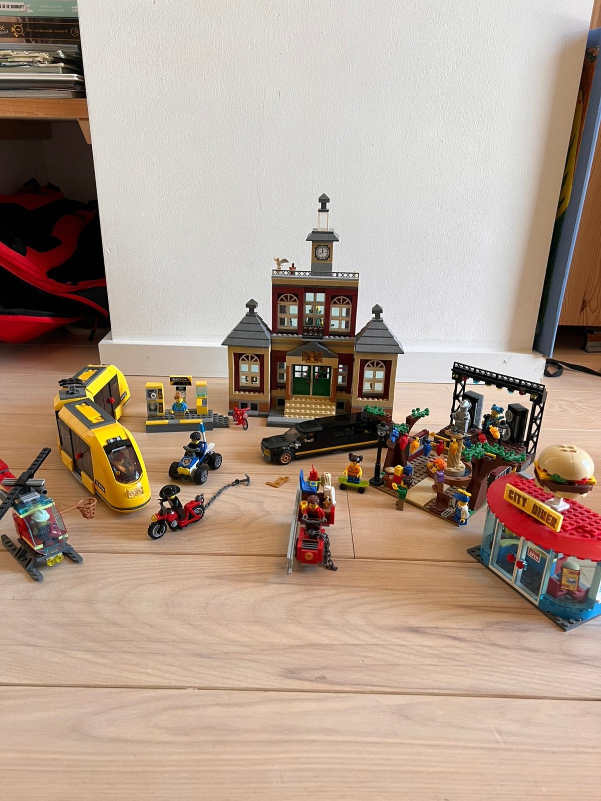 Marktplein lego city! 60271, Kinderen en Baby's, Speelgoed | Duplo en Lego, Ophalen of Verzenden, Zo goed als nieuw
