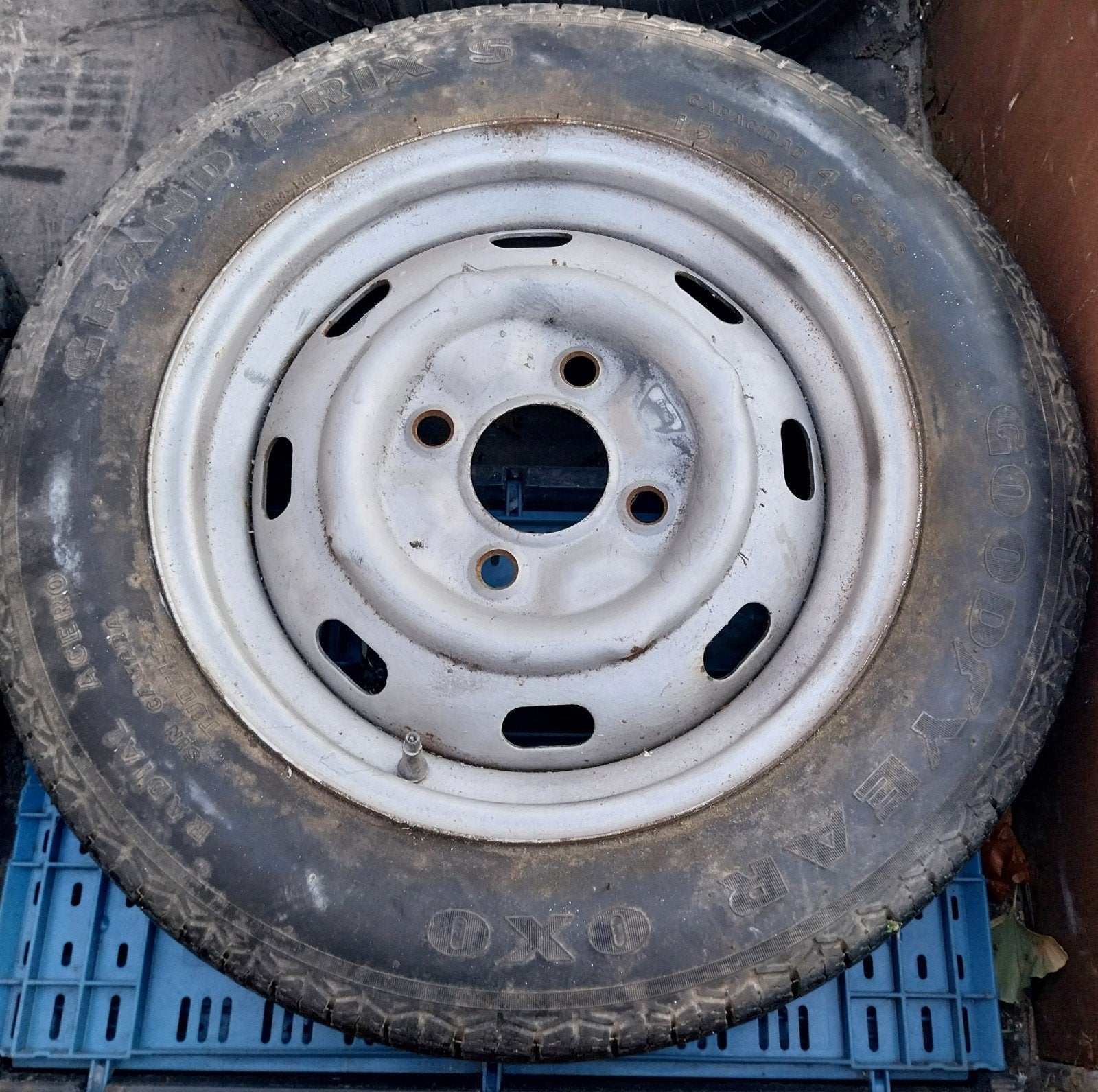VW Kever velgen 15 inch met slechte banden prijs perstuk, Ophalen, Gebruikt