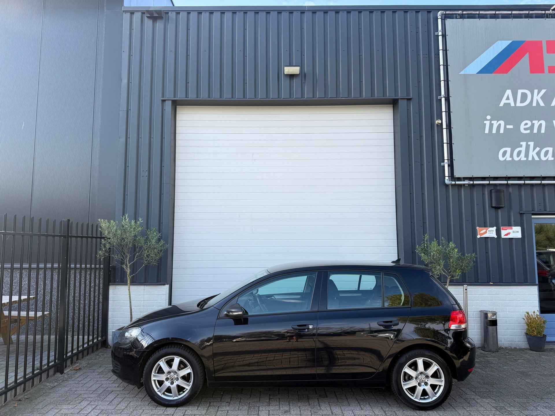 Volkswagen Golf 1.2 TSI Trendline BlueMotion NAVI/AIRCO/APK, Euro 5, Stof, Gebruikt, Zwart