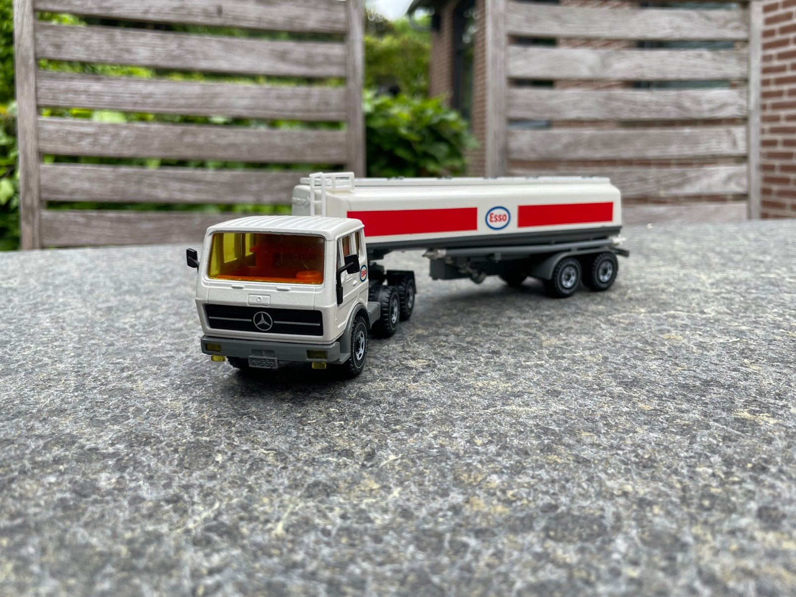 Siku 3110 - Mercedes 2232 tankwagen ESSO, Ophalen of Verzenden, Zo goed als nieuw, Bus of Vrachtwagen, SIKU