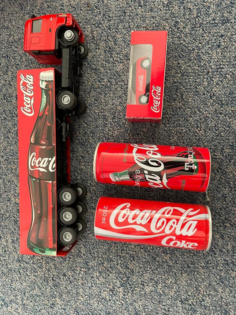Grote Coca-Cola verzameling: koelkast, vrachtwagen, blikken, Ophalen, Gebruikt, Overige typen