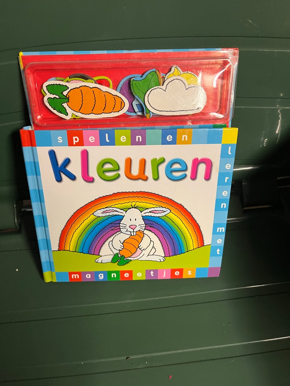 Spelen en Kleuren met Magneetjes - Leerboek voor Kinderen, Ophalen, Non-fictie, Jongen of Meisje, Zo goed als nieuw