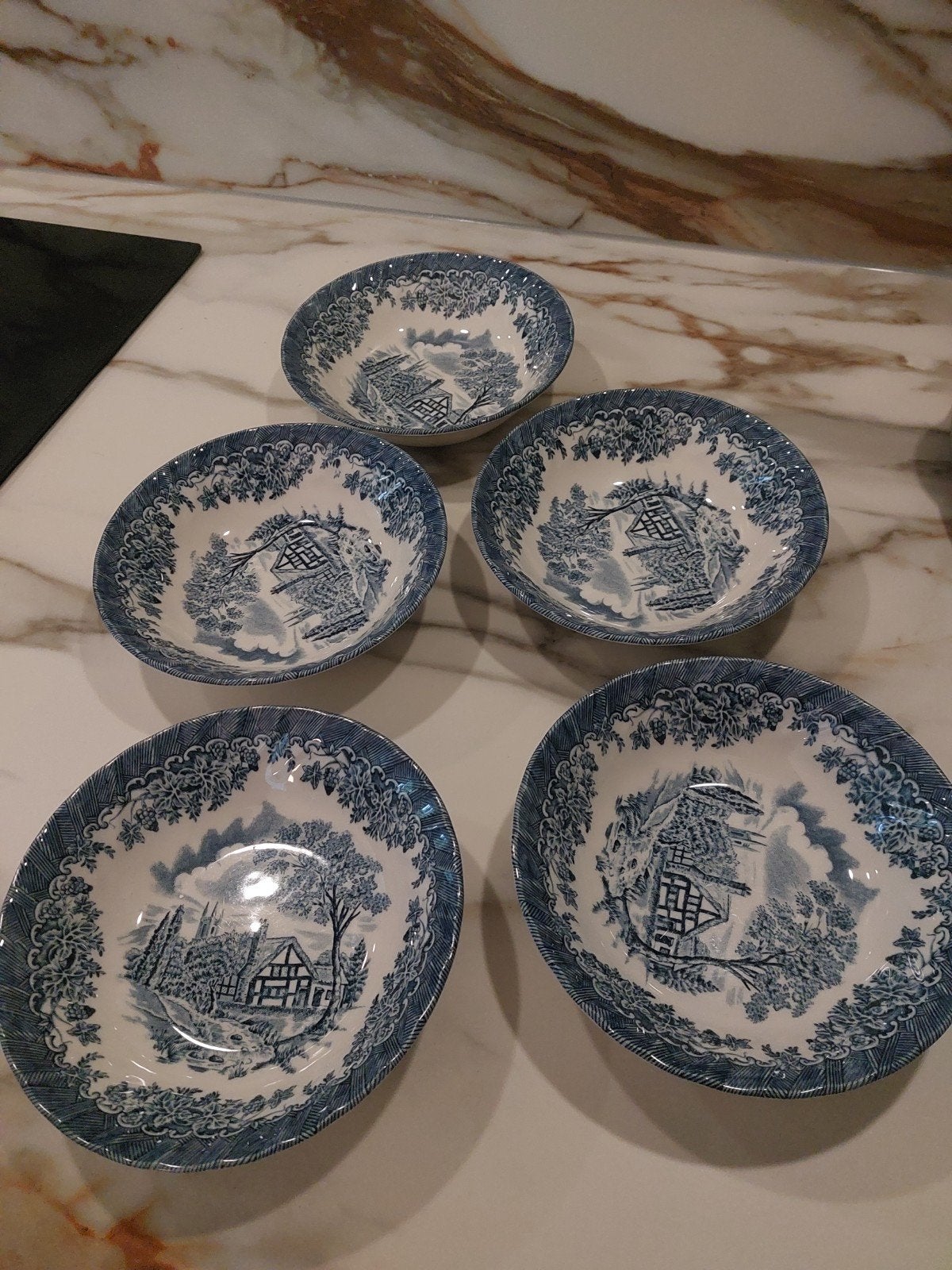 Set van 5 ongebruikte Churchill schaaltjes blauw wit, Huis en Inrichting, Ophalen of Verzenden, Nieuw, Overige stijlen, Schaal of Schalen