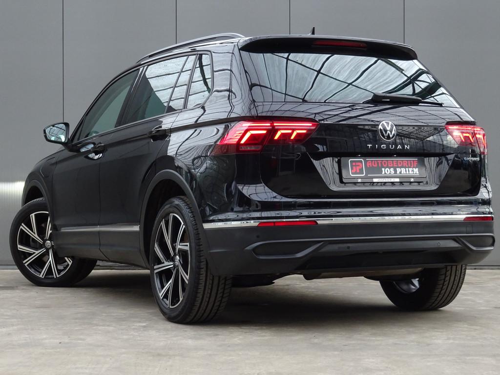 Volkswagen Tiguan 1.4 TSI eHybrid Business+ * PANORAMADAK *, Auto's, 1716 kg, 4 cilinders, Alcantara, Zwart