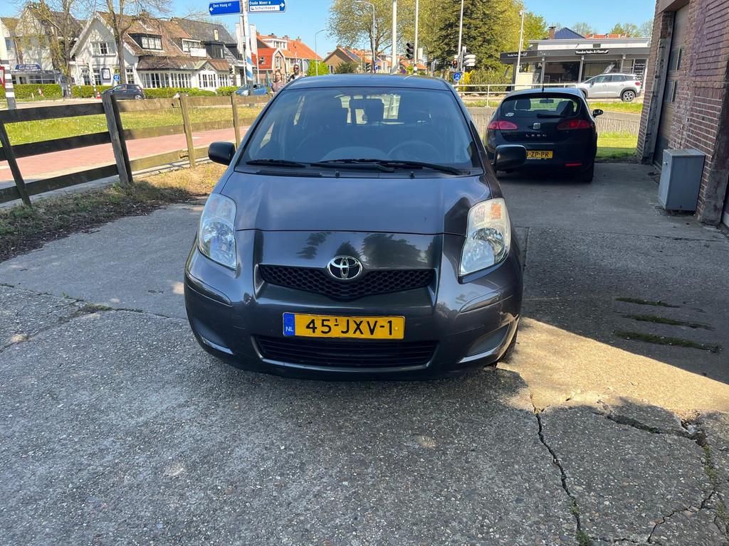 Toyota Yaris 1.3 VVTi Comfort airco cv elec ramen klein deuk, Voorwielaandrijving, Zwart, 4 cilinders, Bedrijf
